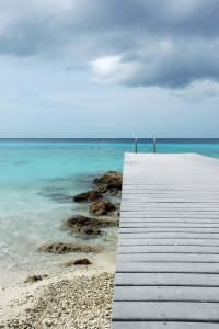 1368534_landing_stage_on_tropical_beach